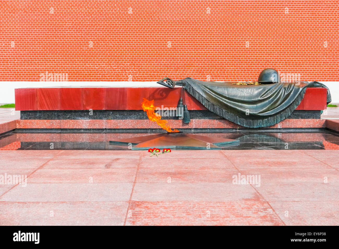 Ewige Flamme und das Grab des unbekannten Soldaten, Kreml, Moskau Stockfoto