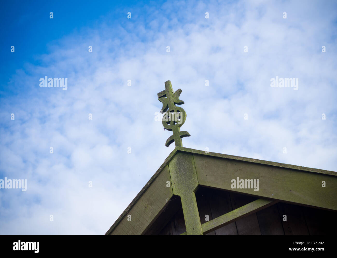 traditionelle Zeichen auf Dach, häufig in einigen Teilen der Niederlande und Deutschland, um böse Geister zu vertreiben. Stockfoto
