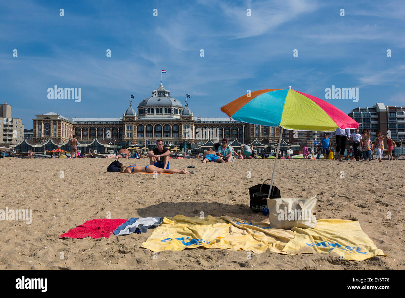 Strand mit dem Kurhaus-Hotel und Casino, Scheveningen, Den Haag, den Haag, Zuid-Holland, Niederlande Stockfoto