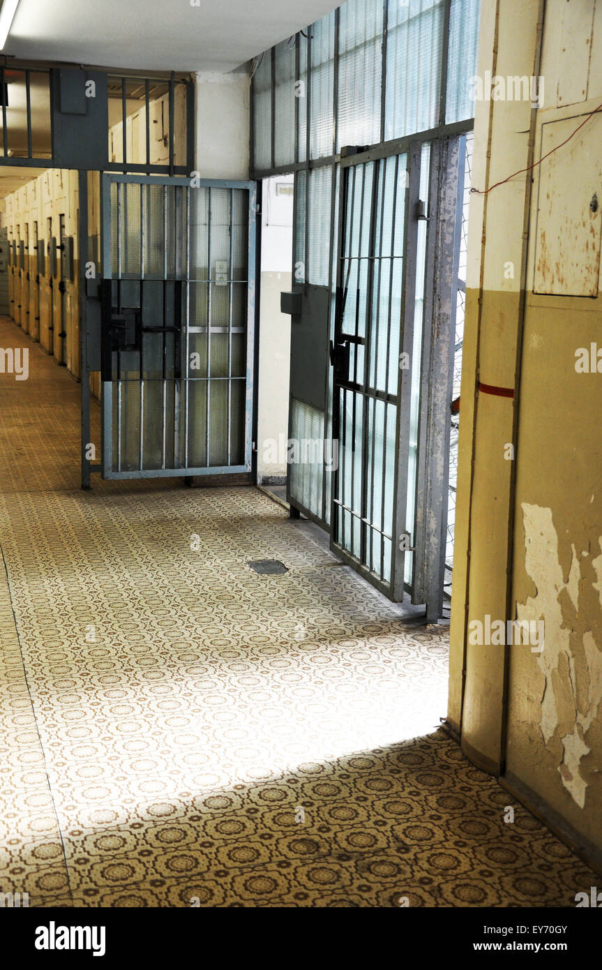 Stasi-Gefängnis-Korridor in der Gedenkstätte Berlin-Hohenschönhausen Stockfoto