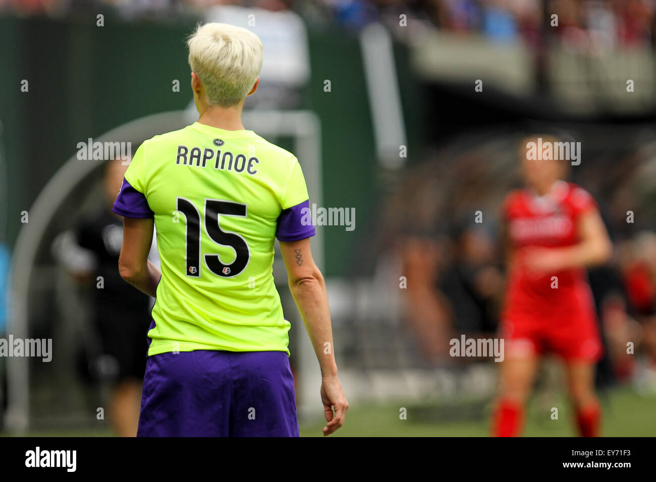 Portland, Oregon, USA. 22. Juli 2015. MEGAN RAPINOE (15) Uhren spielen. Die Portland Dornen FC spielen die Seattle Reign FC in Providence Park am 22. Juli 2015. Bildnachweis: ZUMA Press, Inc./Alamy Live-Nachrichten Stockfoto