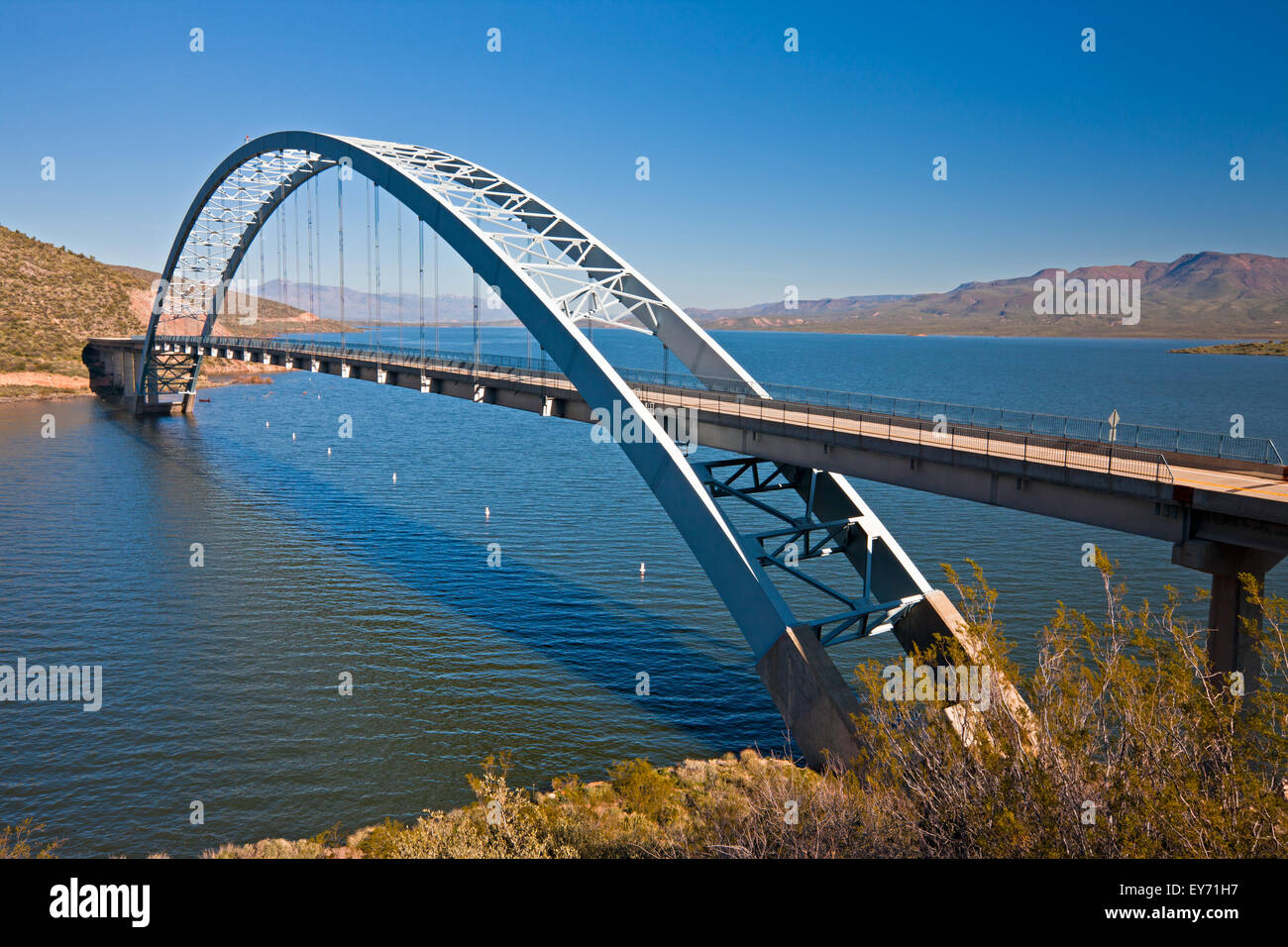 Roosevelt Bridge, gesehen vom Apache Trail in Arizona Highway 88, Arizona, USA Stockfoto