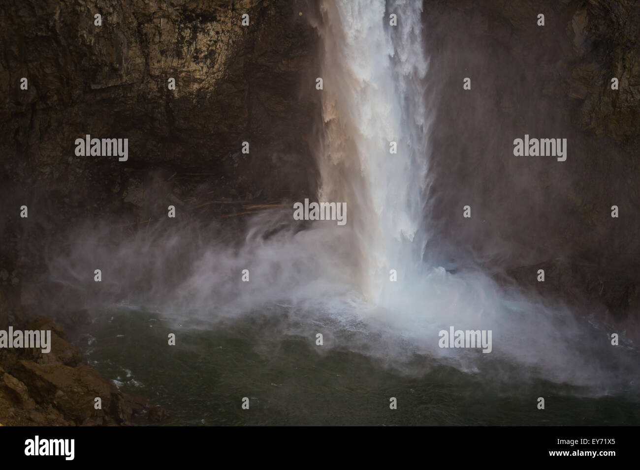 Nahaufnahme Schuss des Cascading Wasser am Snoqualmie fällt Stockfoto