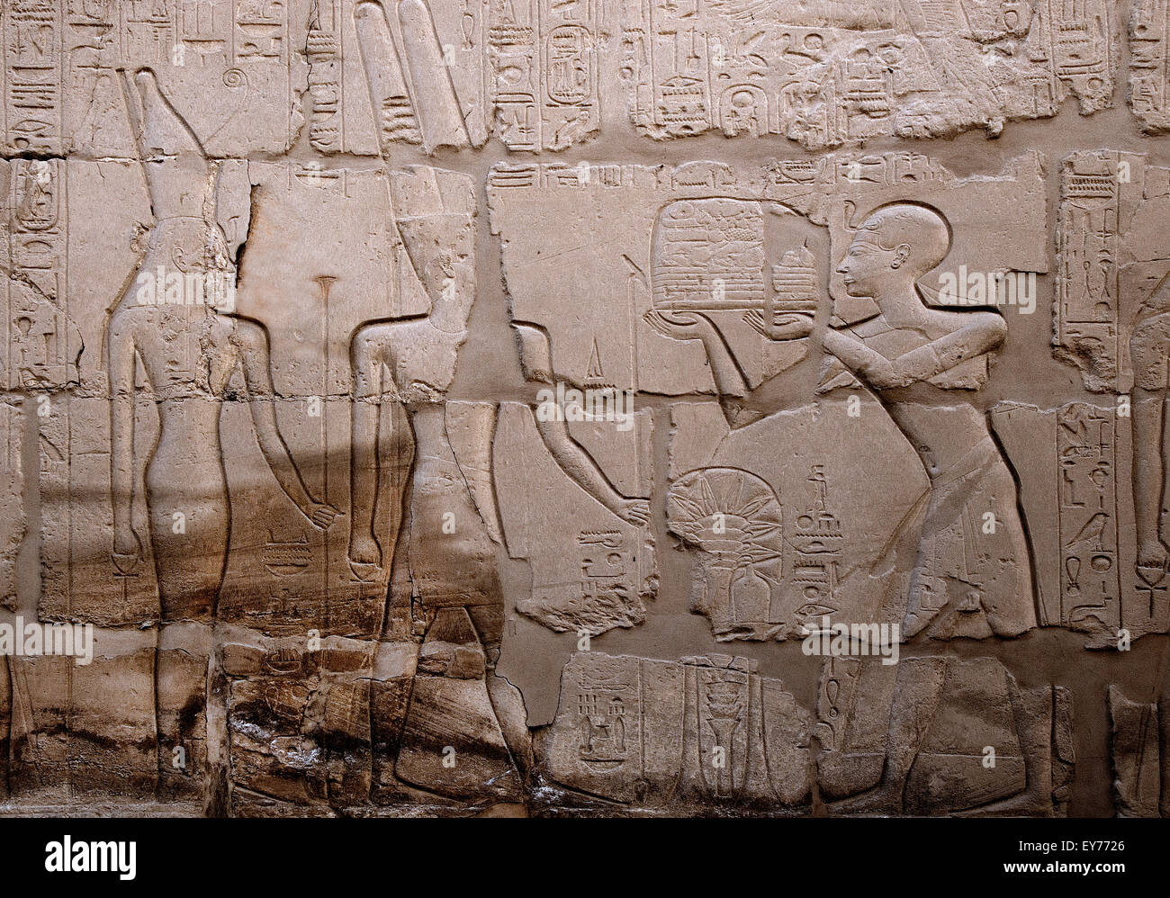 Karnak, Luxor, Ägypten. Tempel von Karnak Heiligen Gott Amon: der König der Götter Mut und Amon Ra anzubieten Stockfoto