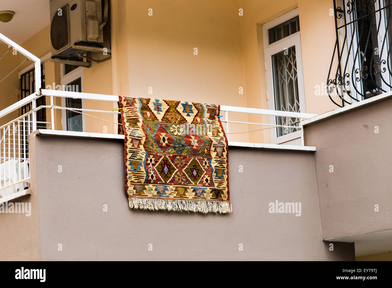 Teppich Balkon hängen Stockfotografie - Alamy