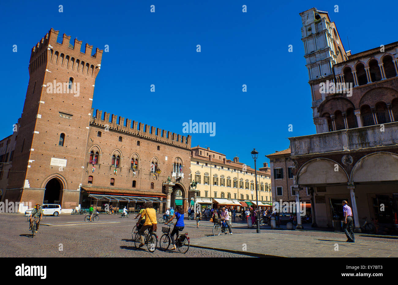Italien, Ferrara, Trieste e Trento Quadrat und den Domplatz Stockfoto