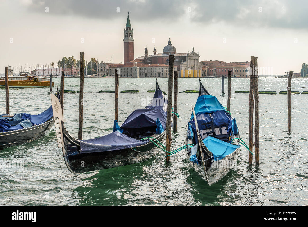 Gondeln festgemacht an der Einfahrt zum Canal Grande Stockfotografie Alamy