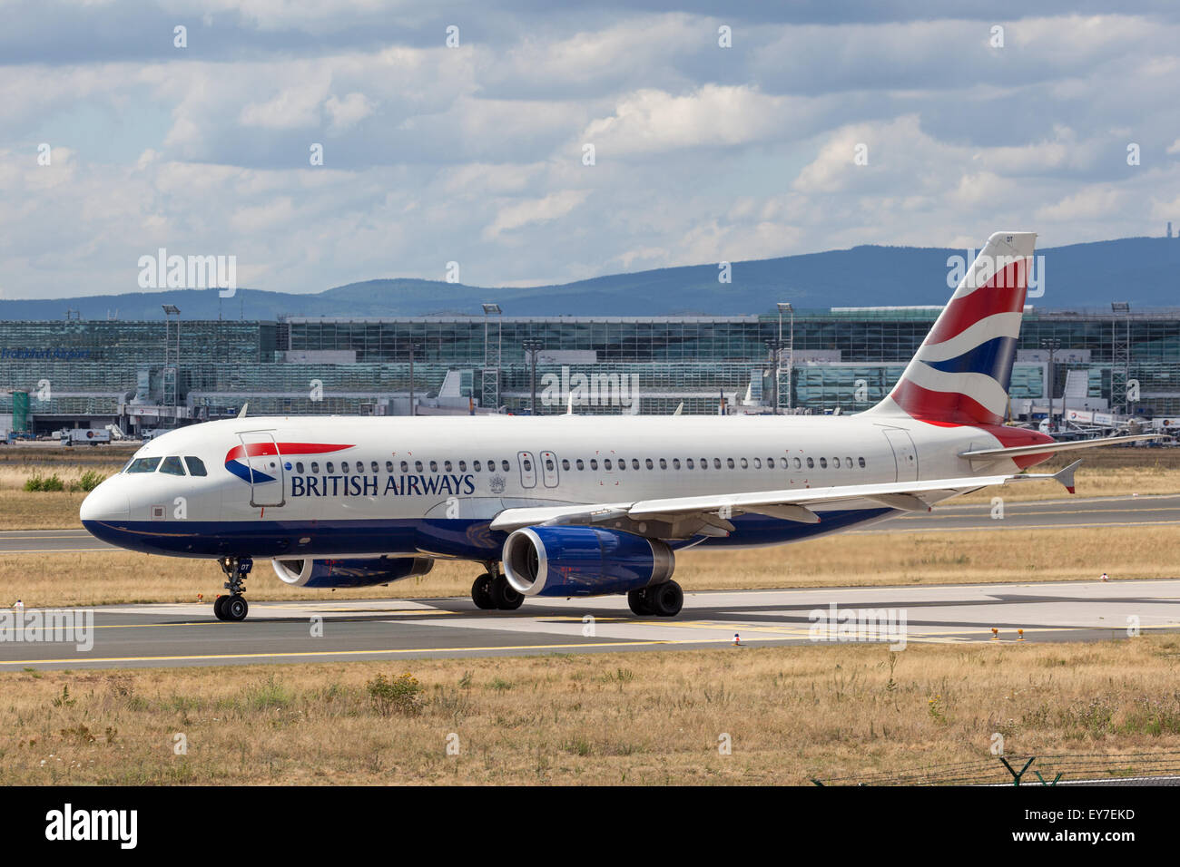 British Airways Airbus A319-100 auf der Landebahn des Flughafen Frankfurt am Main Stockfoto