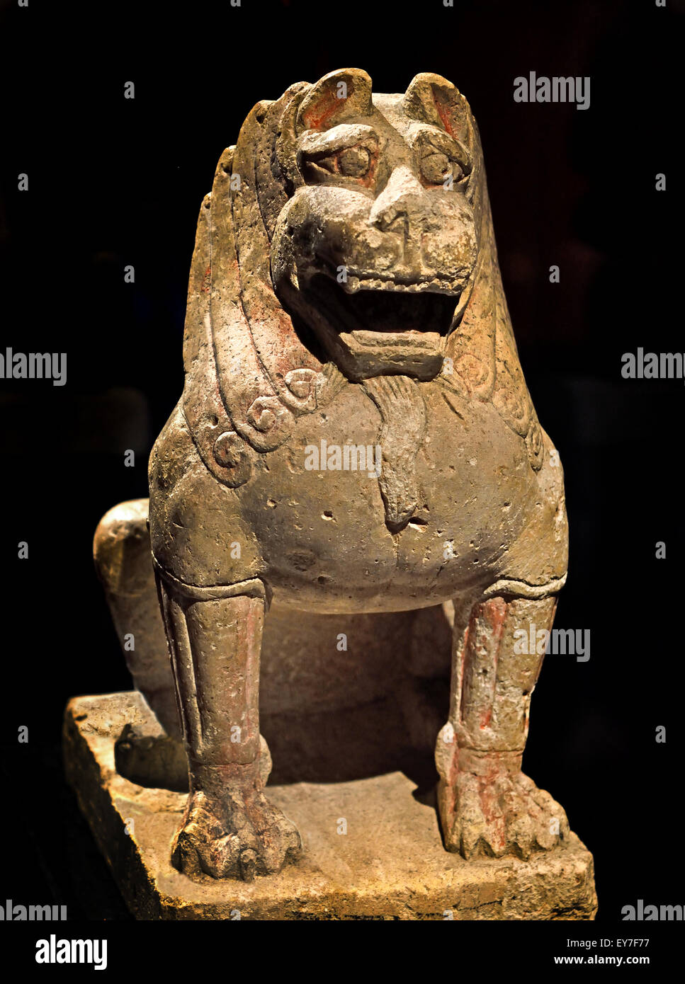 Löwe aus Stein Tang Dynastie (618 – 690 & 705 – 907 n. Chr.) Shanghai Museum alter chinesischer Kunst China Stockfoto