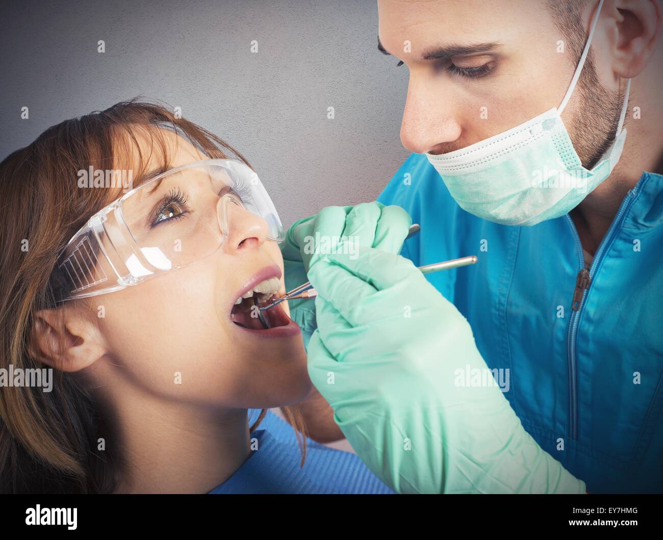 Reinigung der Zähne Stockfoto