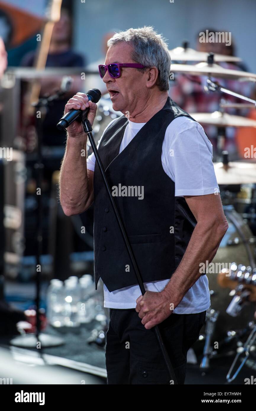 New York, NY, USA. 23. Juli 2015. Ian Gillan für NBC heute zeigen Konzert mit Deep Purple, Rockefeller Plaza, New York, NY 23. Juli 2015 auf der Bühne. Bildnachweis: Steven Ferdman/Everett Collection/Alamy Live-Nachrichten Stockfoto