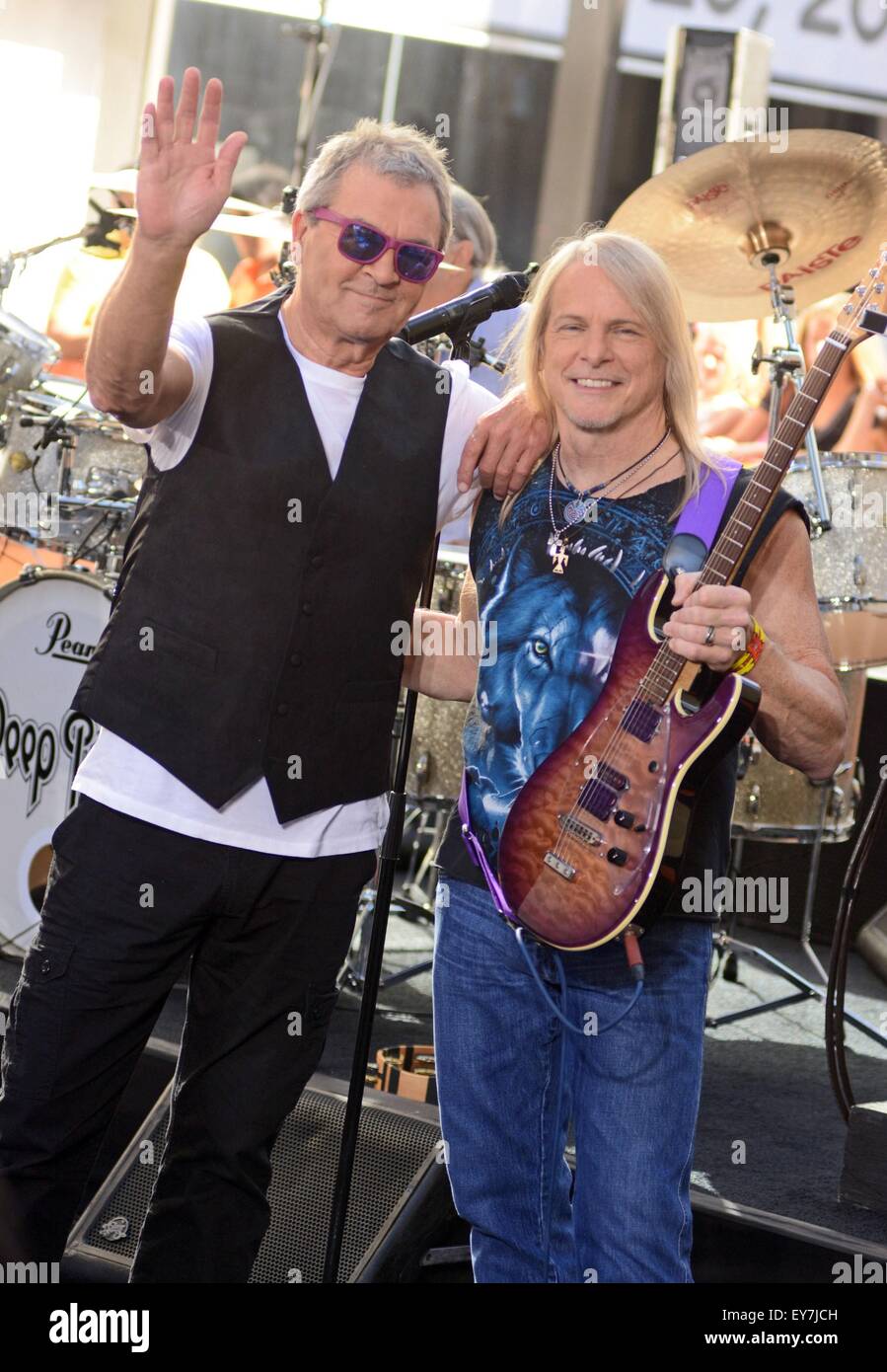 New York, NY, USA. 23. Juli 2015. Ian Gillan, Steve Morse für NBC heute zeigen Konzert mit Deep Purple, Rockefeller Plaza, New York, NY 23. Juli 2015 auf der Bühne. Bildnachweis: Derek Sturm/Everett Collection/Alamy Live-Nachrichten Stockfoto