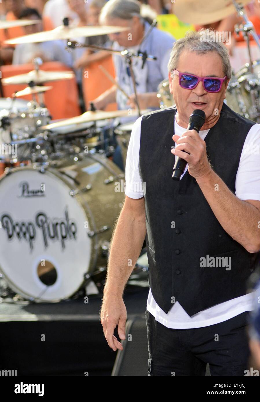 New York, NY, USA. 23. Juli 2015. Ian Gillan für NBC heute zeigen Konzert mit Deep Purple, Rockefeller Plaza, New York, NY 23. Juli 2015 auf der Bühne. Bildnachweis: Derek Sturm/Everett Collection/Alamy Live-Nachrichten Stockfoto