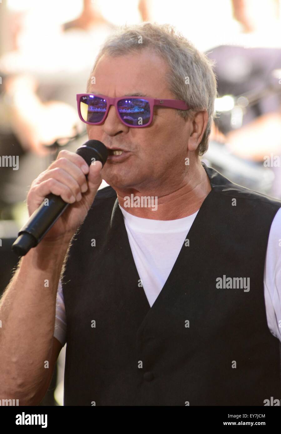 New York, NY, USA. 23. Juli 2015. Ian Gillan für NBC heute zeigen Konzert mit Deep Purple, Rockefeller Plaza, New York, NY 23. Juli 2015 auf der Bühne. Bildnachweis: Derek Sturm/Everett Collection/Alamy Live-Nachrichten Stockfoto