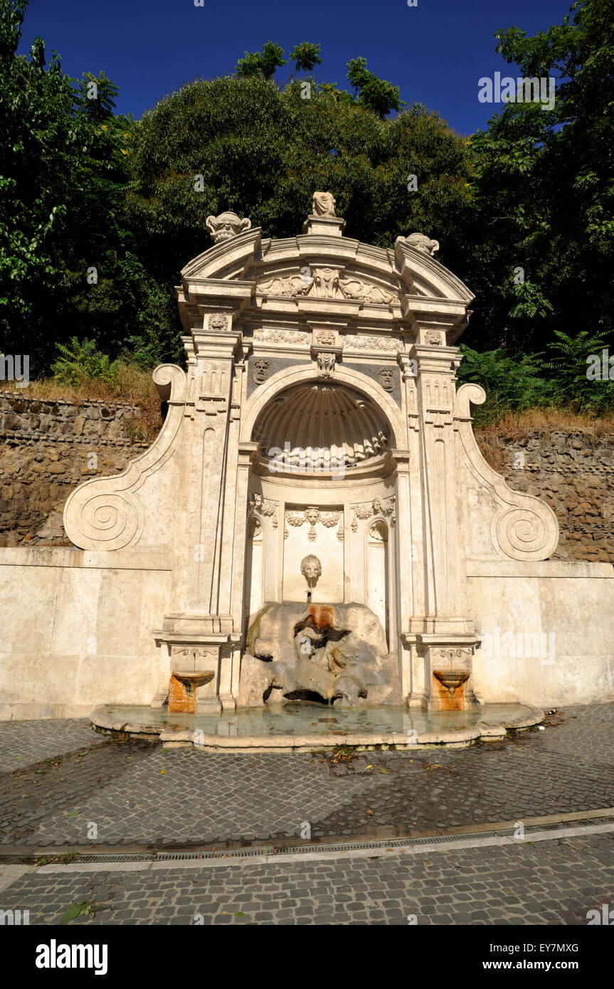 Italien, Rom, Trastevere, Via Goffredo Mameli, Brunnen namens Fontana del Prigione, erbaut von Domenico Fontana Stockfoto