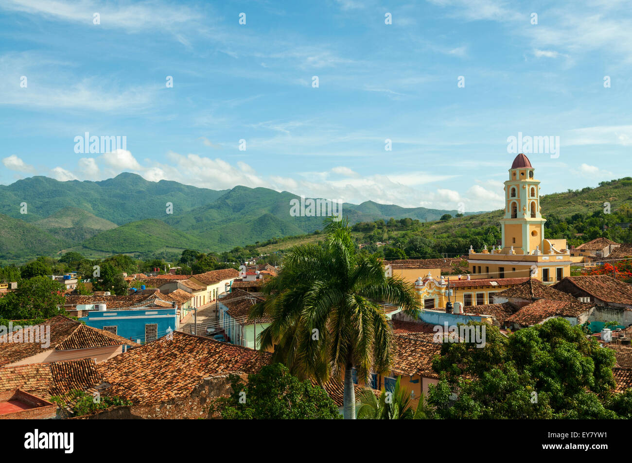 Museo Lucha Contra Bandidos und Skyline von Trinidad, Kuba Stockfoto