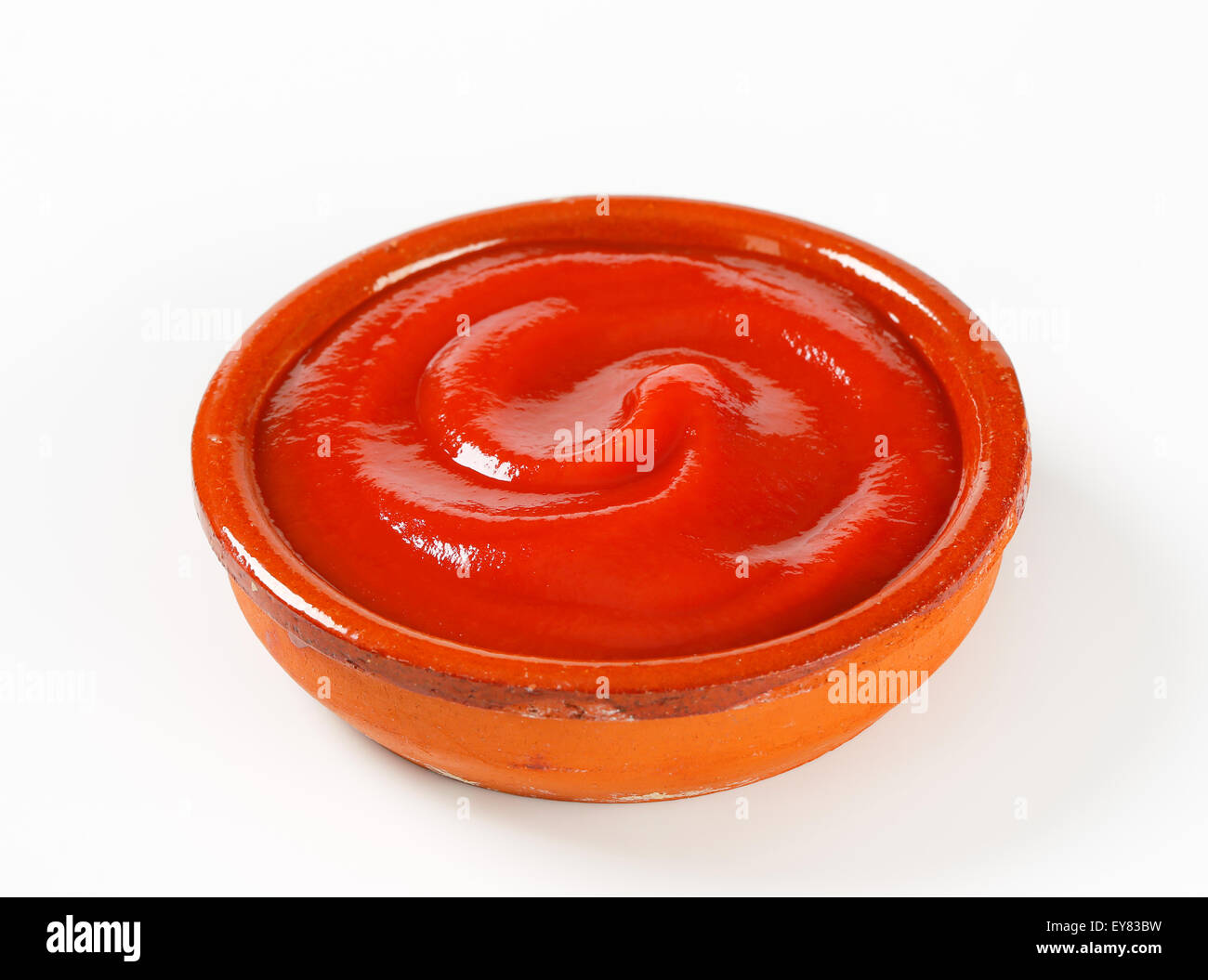 Schüssel mit glatten Tomatenmark Stockfoto