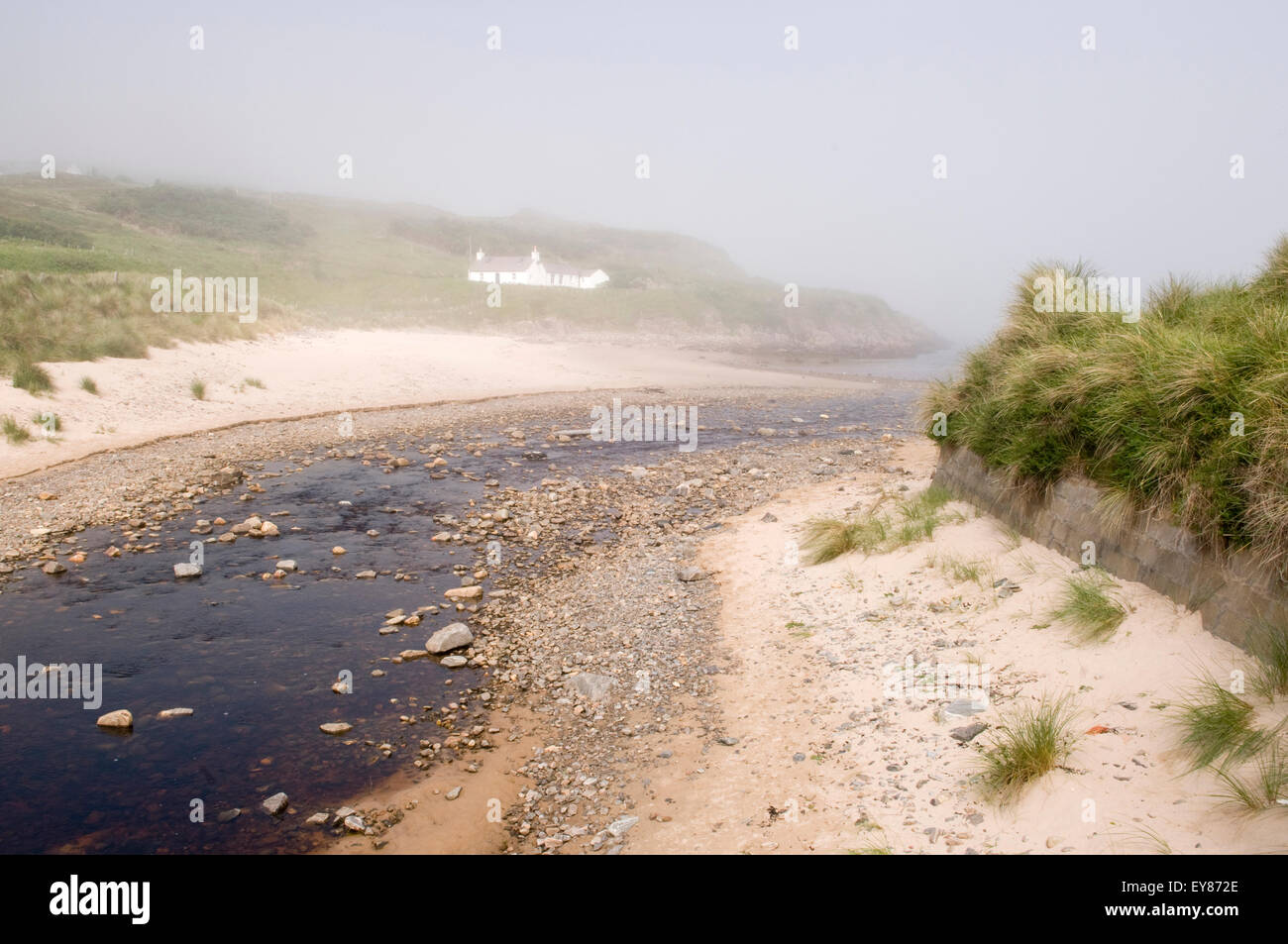 Fluss hinunter in Richtung Sandside Bay, Reay, Caithness, Schottland fließende Stockfoto