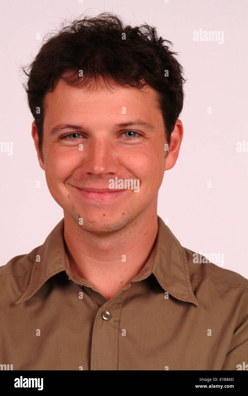 Studio-Porträt der jungen Mann lächelnd Stockfoto