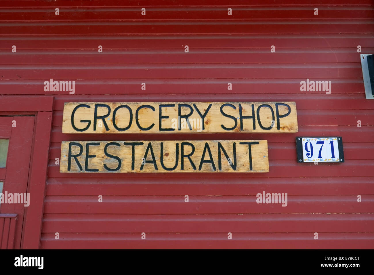 Lebensmittelgeschäft und Restaurant gegenüberstehenden Partakoski, Savitaipale Finnland Stockfoto
