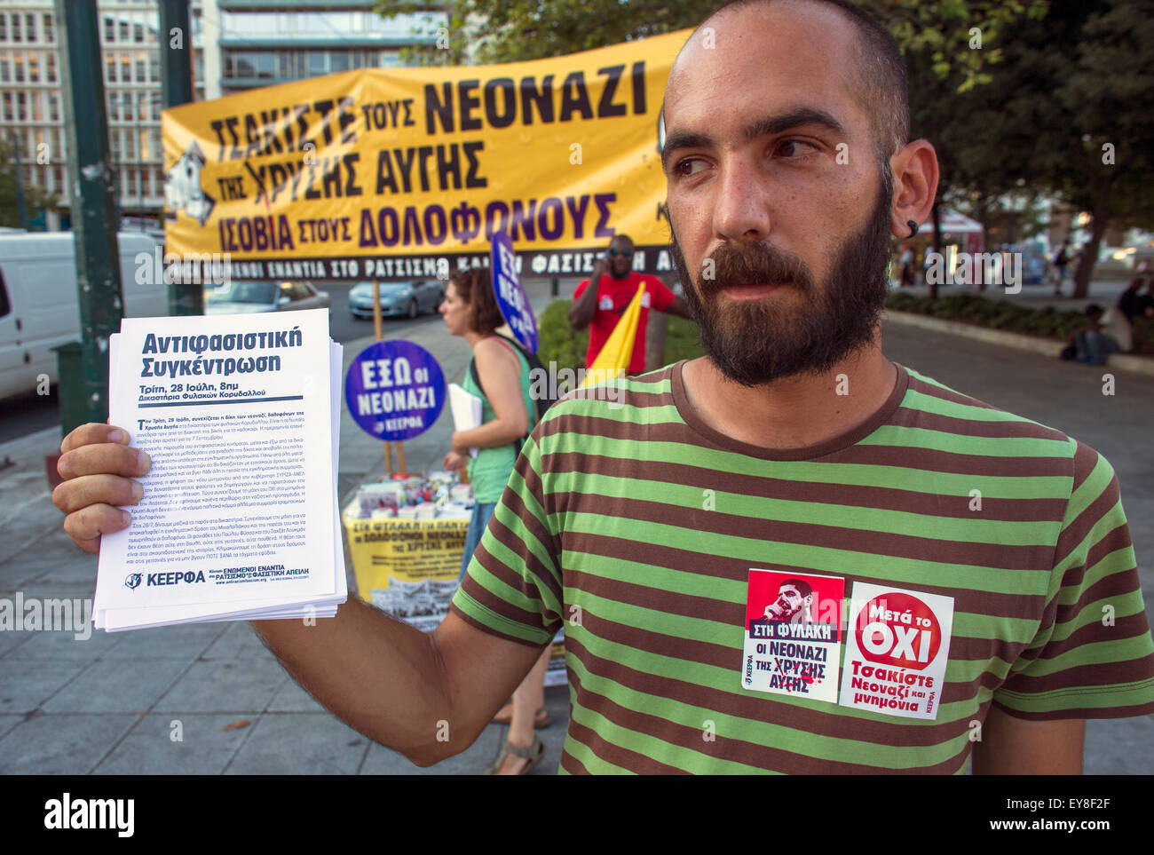Tausende Menschen demonstrieren in Athen gegen die EU verhängt die Erhöhung der Mehrwertsteuer auf Produkte und Dienstleistungen. Das griechische Parlament v Stockfoto