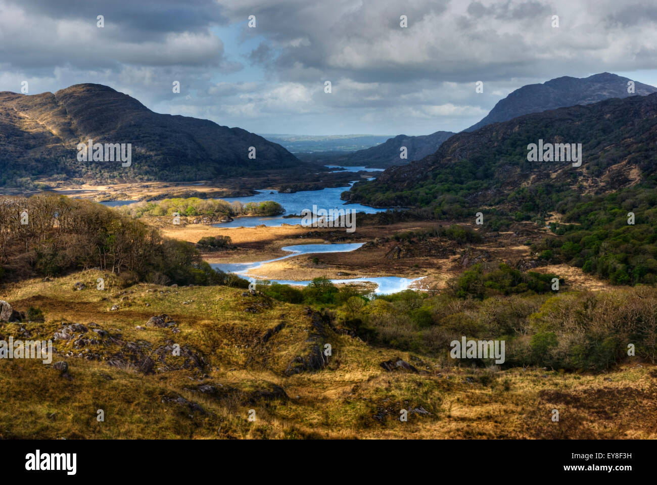 Fernblick über Seen und Berge im Ring of Kerry, Irland Stockfoto