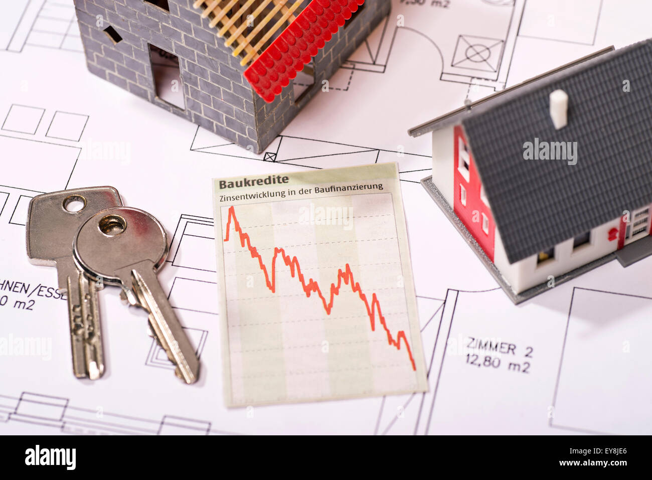 Diagramm zeigt sinkende Zinsen für Darlehen. Stockfoto