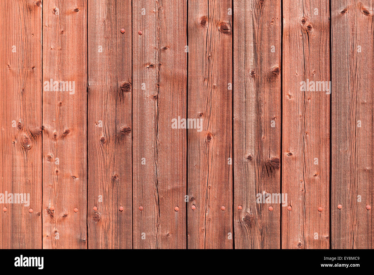 Alte rote ländlichen Holzwand, detaillierte Hintergrundtextur Foto Stockfoto