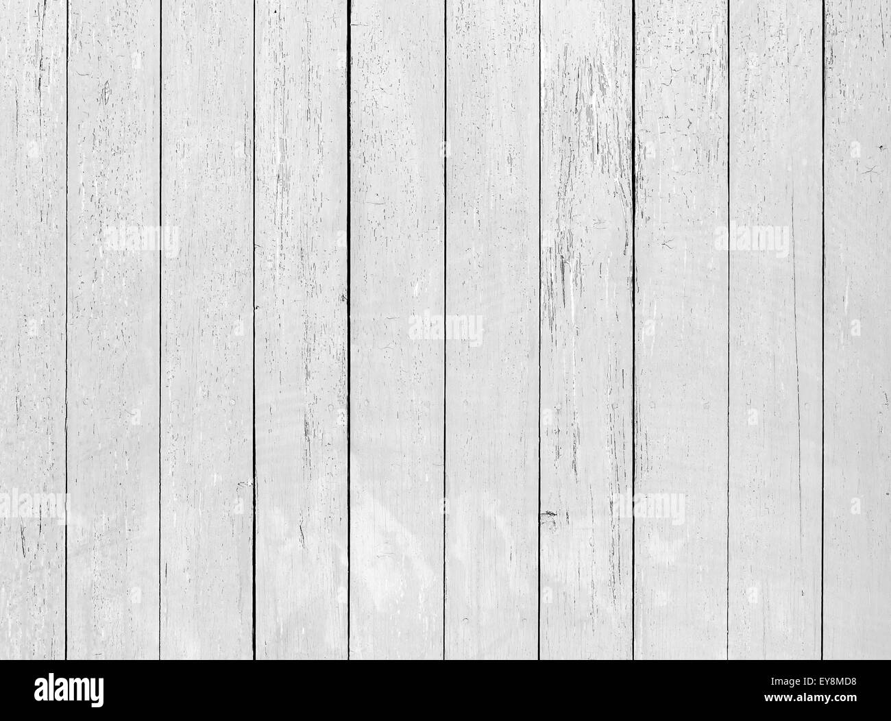 Alte weiße Holzwand mit rissigen Lack, detaillierte Hintergrundtextur Foto Stockfoto
