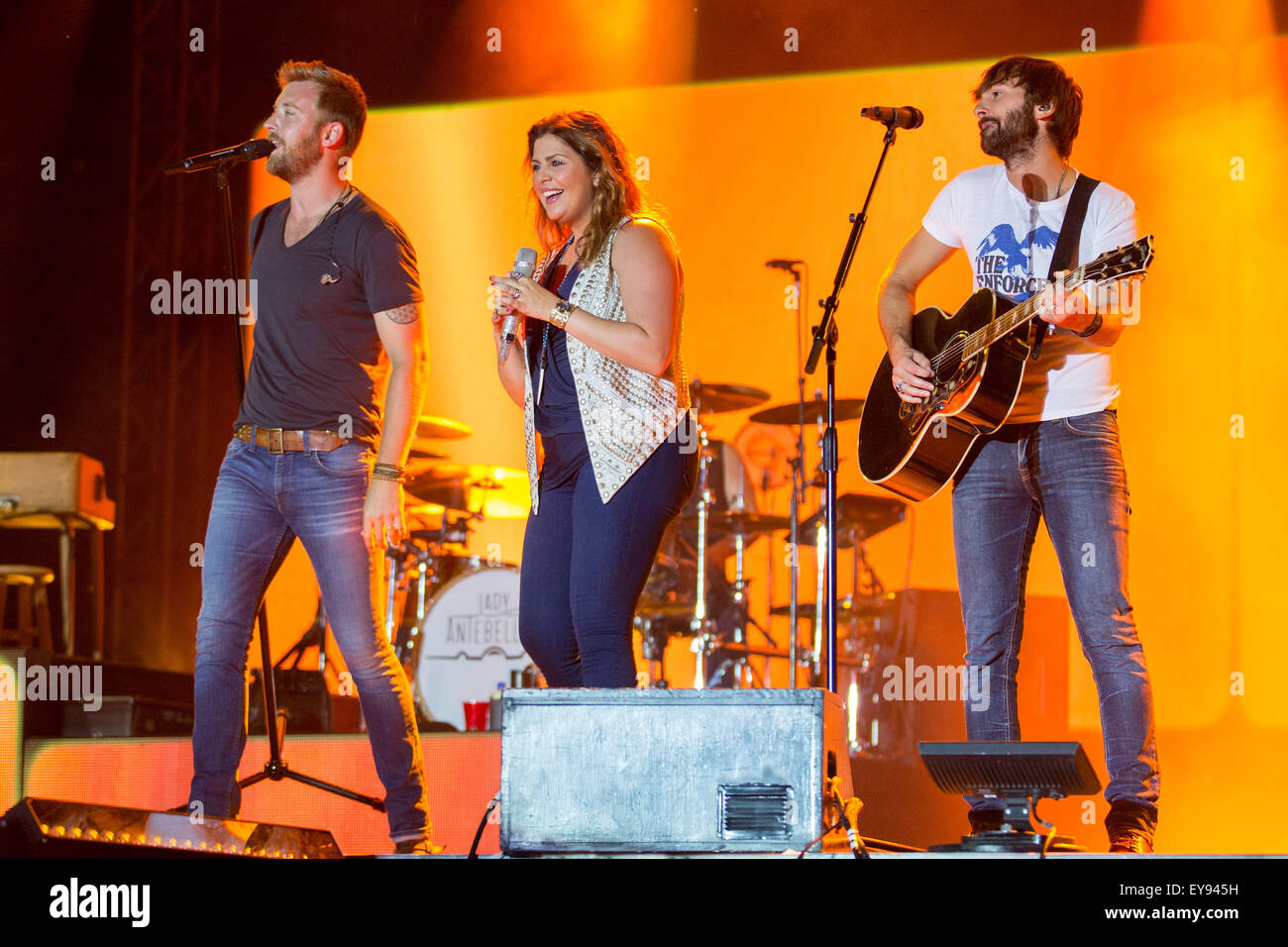 Eau Claire, Wisconsin, USA. 23. Juli 2015. CHARLES KELLEY, HILLARY SCOTT und DAVE HAYWOOD (L-R) von Lady Antebellum führt Leben auf dem Land Jam USA Music Festival in Eau Claire, Wisconsin (Credit-Bild: © Daniel DeSlover über ZUMA Draht) Stockfoto