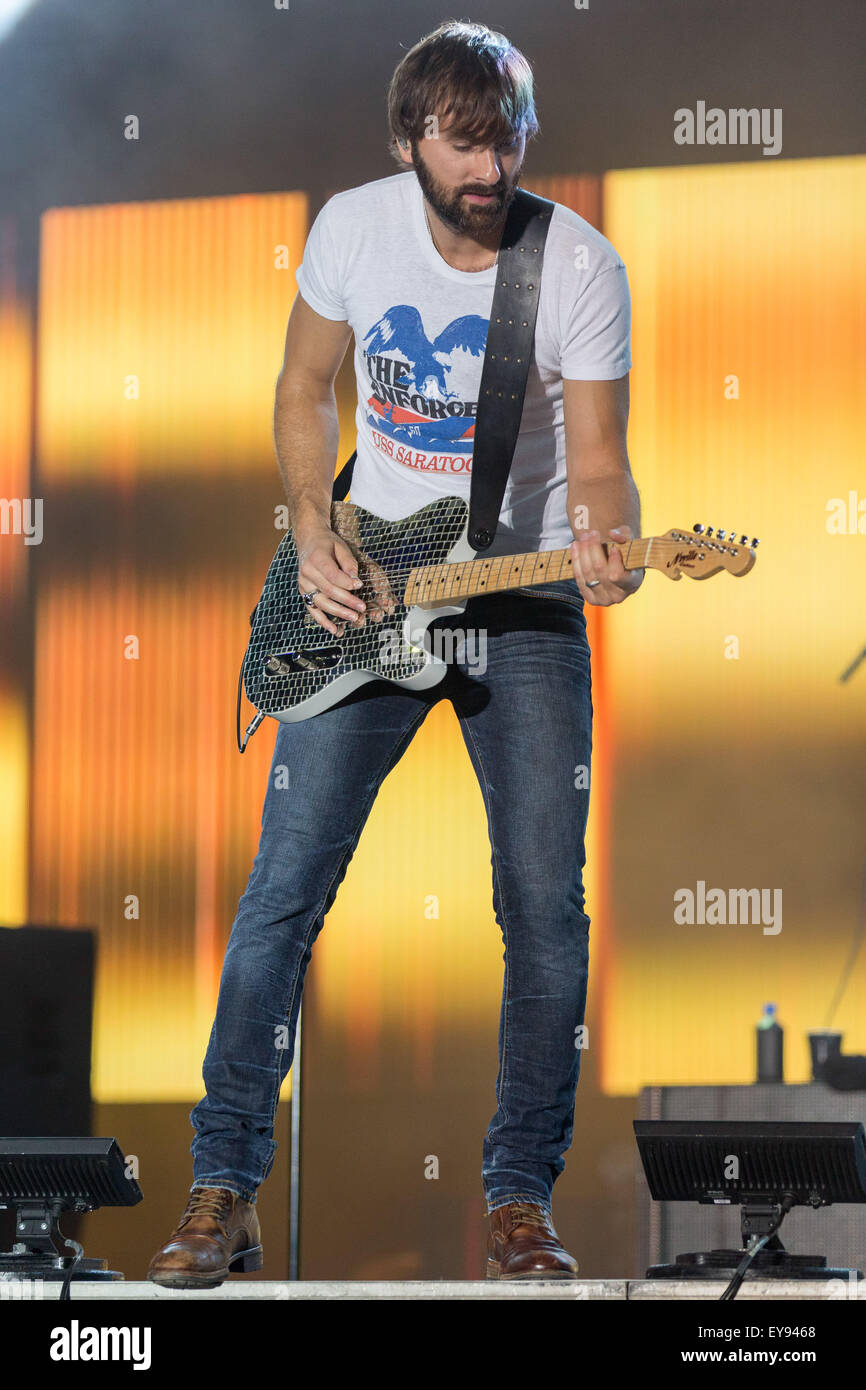 Eau Claire, Wisconsin, USA. 23. Juli 2015. Musiker DAVE HAYWOOD von Lady Antebellum führt Leben auf dem Land Jam USA Music Festival in Eau Claire, Wisconsin (Credit-Bild: © Daniel DeSlover über ZUMA Draht) Stockfoto