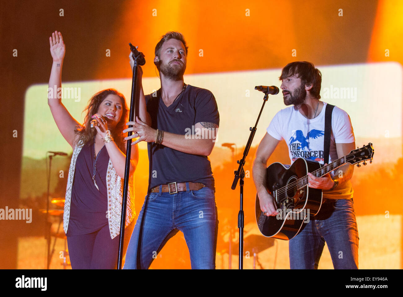 Eau Claire, Wisconsin, USA. 23. Juli 2015. CHARLES KELLEY, HILLARY SCOTT und DAVE HAYWOOD (L-R) von Lady Antebellum durchführen Leben auf dem Land Jam USA Music Festival in Eau Claire, Wisconsin (Credit-Bild: © Daniel DeSlover über ZUMA Draht) Stockfoto