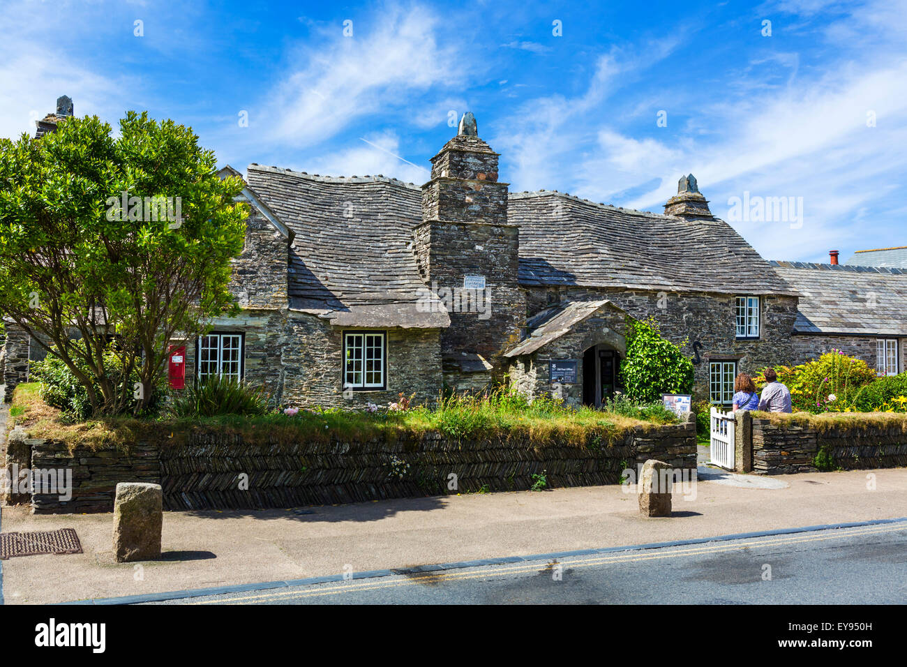 Das alte Postgebäude, ein 14thC Stein Haus, Tintagel, Cornwall, England, UK Stockfoto