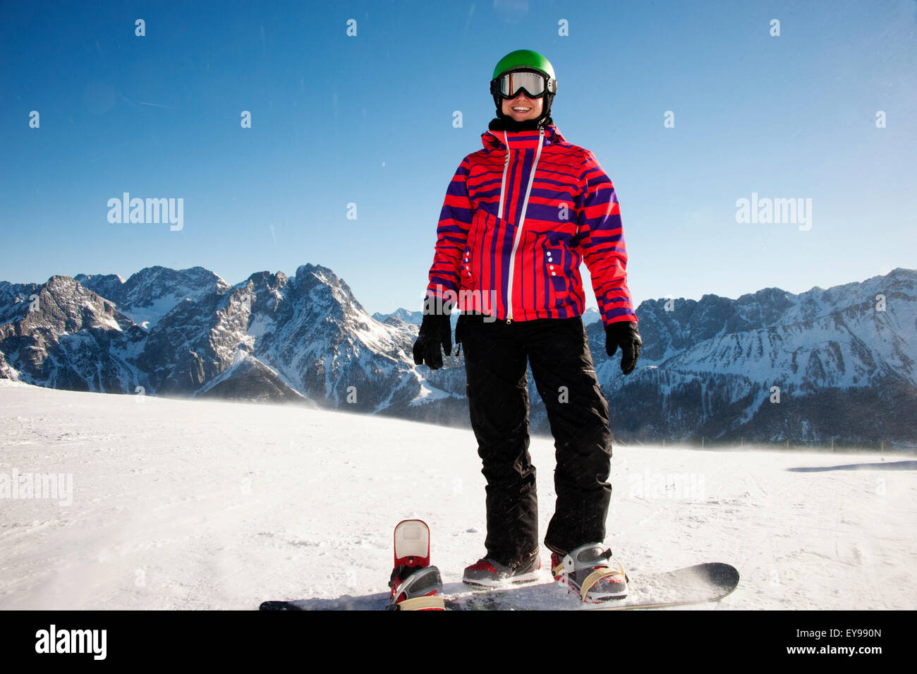 Porträt von einem weiblichen snowboarder Stockfoto