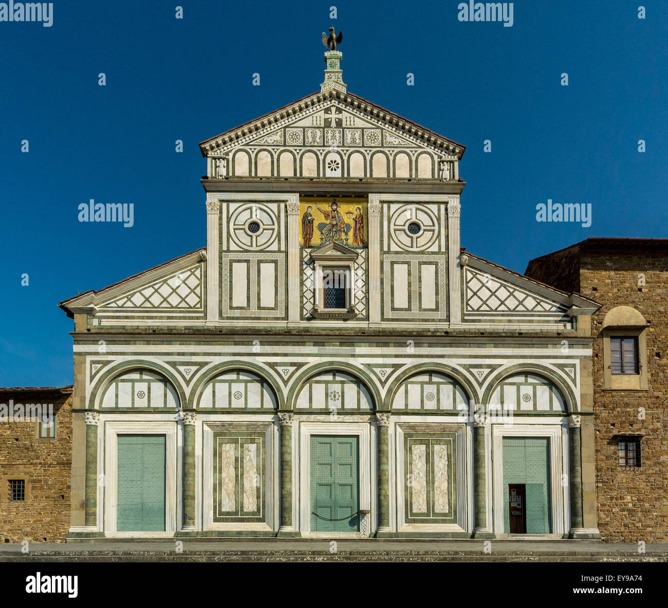 Fassade von San Miniato al Monte. Florenz, Italien. Stockfoto