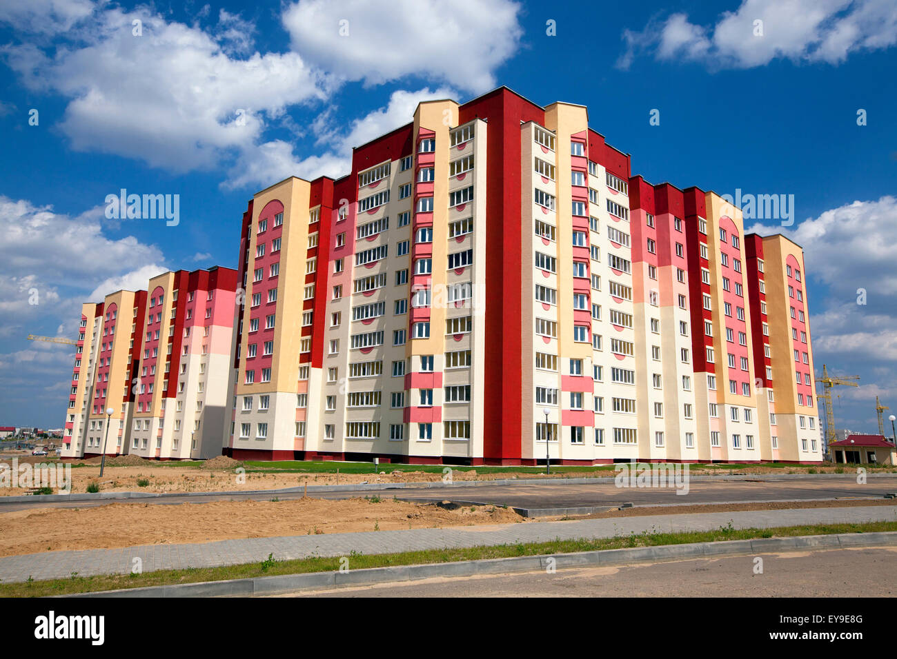 Das neue mehrstöckige Gebäude Stockfoto