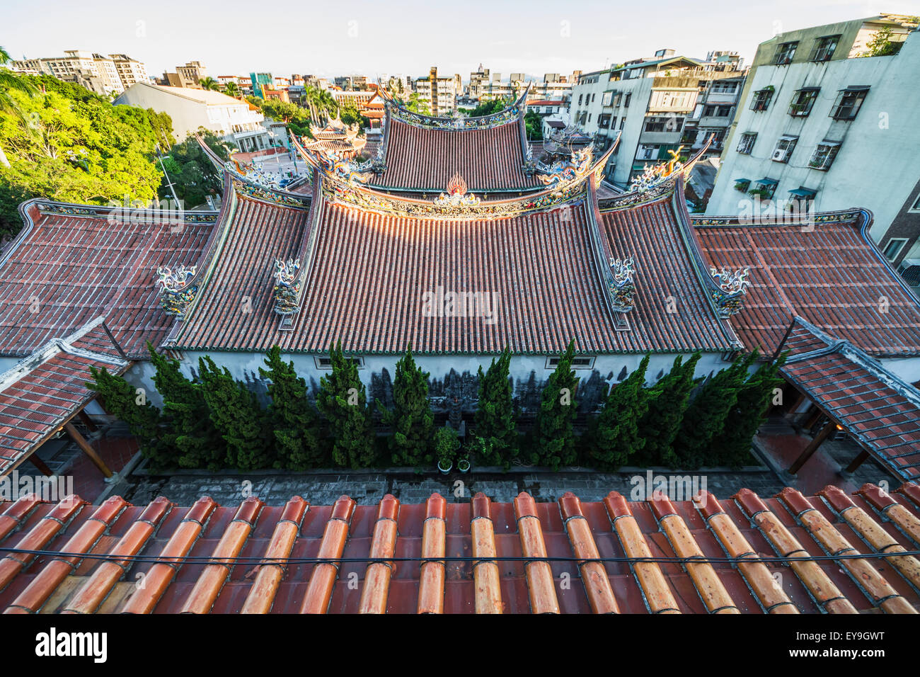 Dächer von Dalongdong Baoan Tempel; Taipei, Taiwan Stockfoto