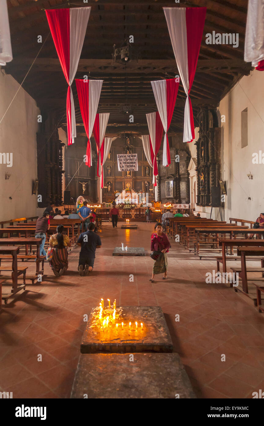 Hauptschiff der Iglesia de Santo Tomas, Chichicastenango, Guatemala Stockfoto