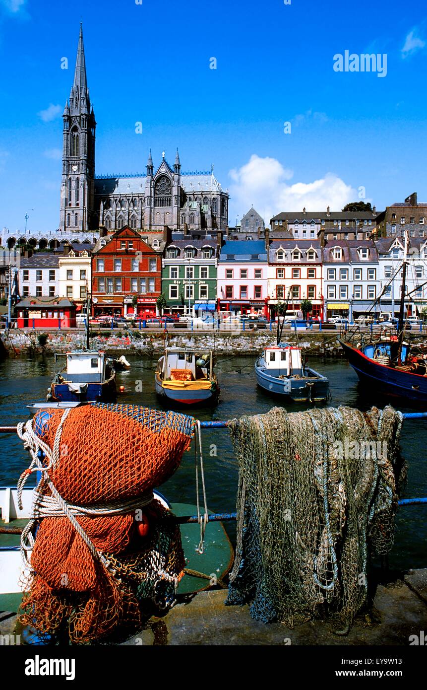 Cobh, Co Cork, Irland, Cobh Kathedrale (St. Colman ’ S Cathedral) In der Ferne Stockfoto