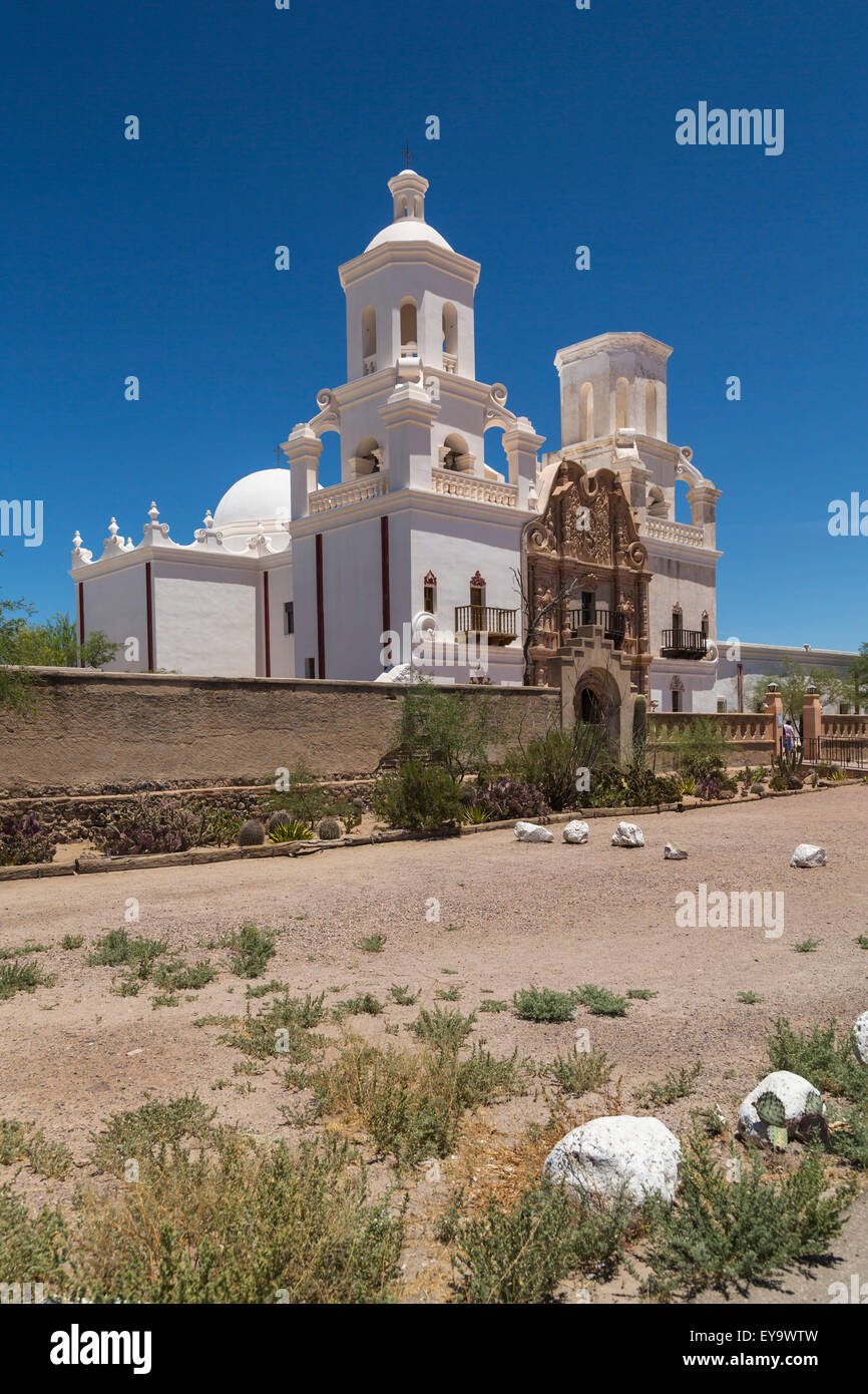 Die historische spanische Mission, San Xavier del Bac in der Nähe von Tucson, Arizona, USA. Stockfoto