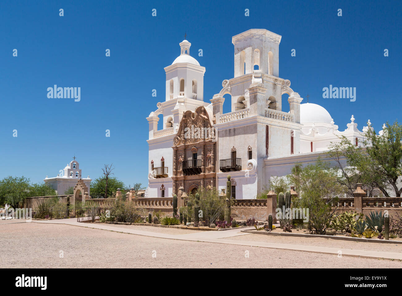 Die historische spanische Mission, San Xavier del Bac in der Nähe von Tucson, Arizona, USA. Stockfoto