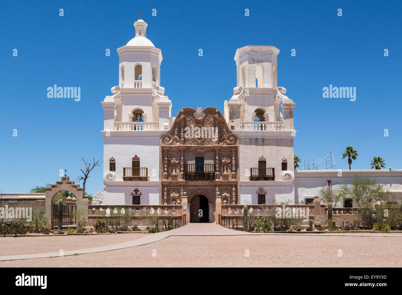 Die historische spanische Mission, San Xavier del Bac in der Nähe von Tucson, Arizona, USA. Stockfoto