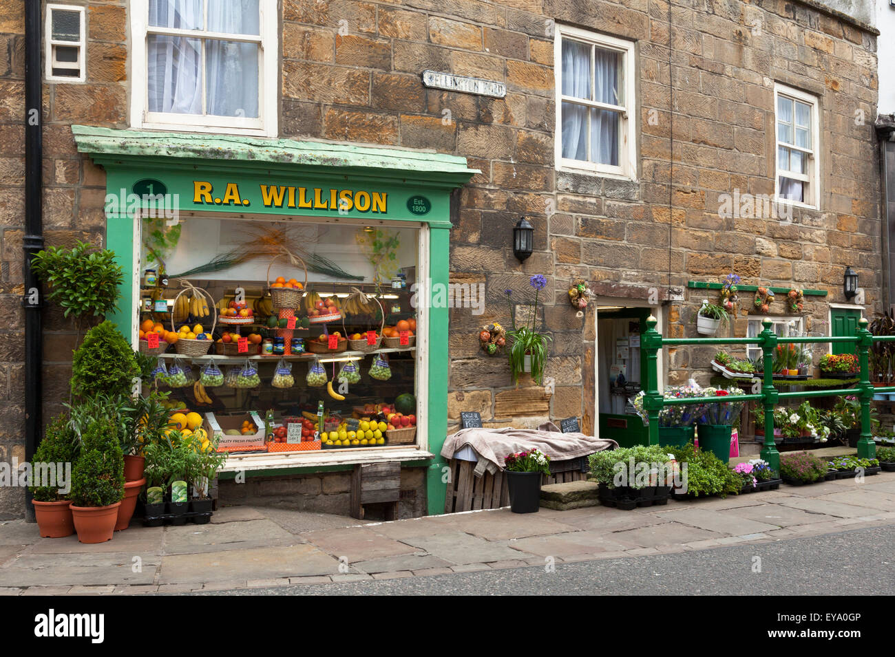 R.a. Willison Gemüsehändler gegründet 1800 in Whitby, North Yorkshire, England, UK Stockfoto