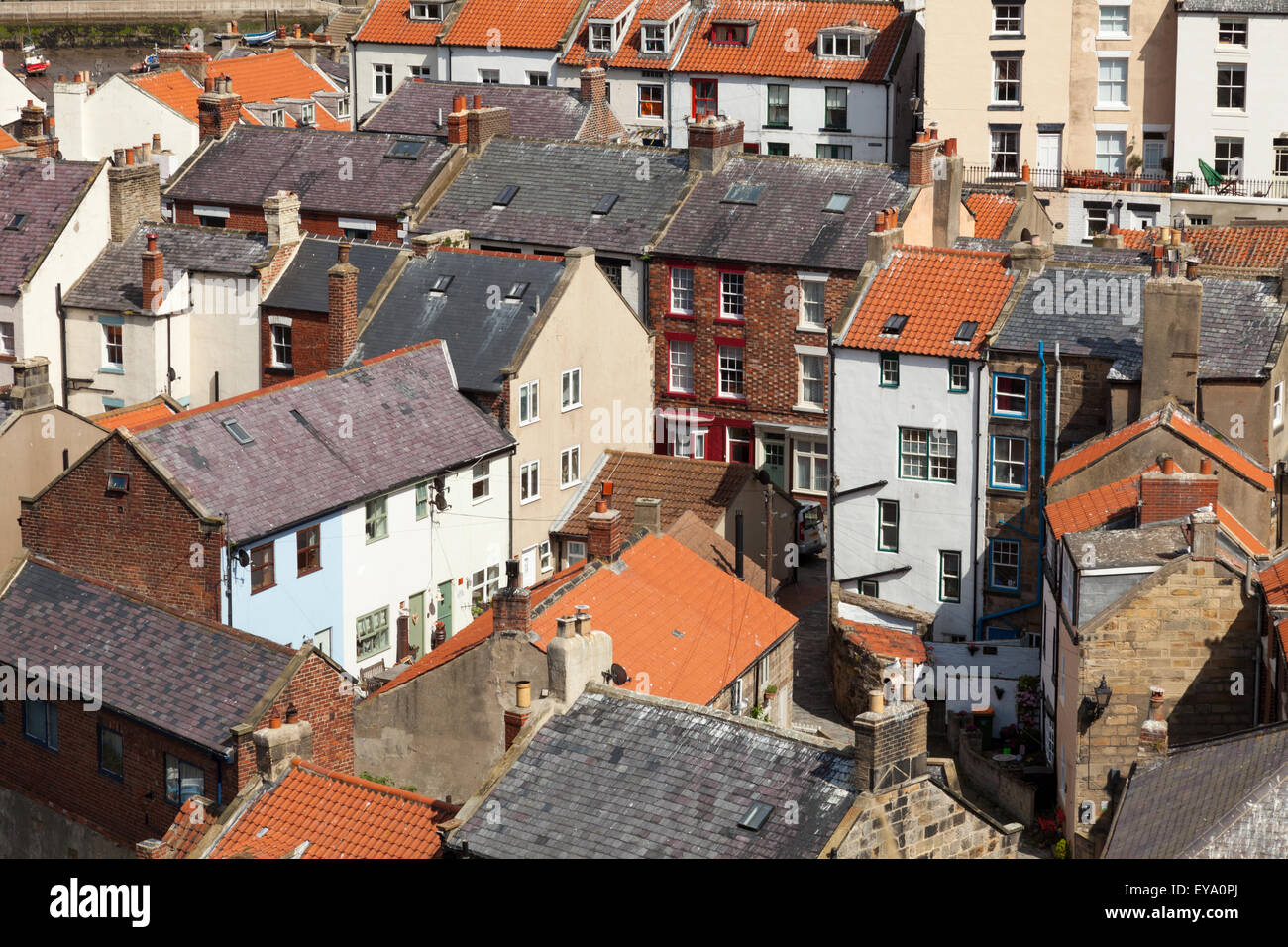 Dicht bebaute alte Häuser und Hütten in Staithes, North Yorshire England, U.K Stockfoto