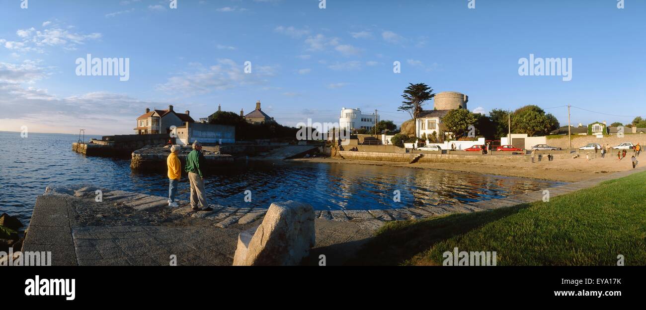 Sandycove, Co Dublin, Irland; Das James Joyce Tower und das Museum In der Ferne In ein Dorf an der Ost Küste von Irland Stockfoto