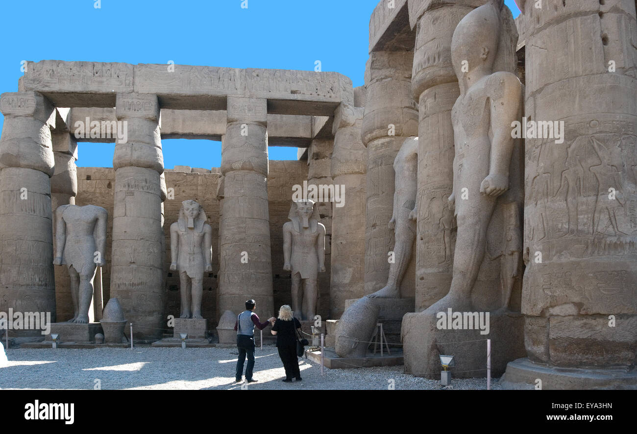 Luxor, Ägypten. Tempel von Luxor (Ipet Resyt): im ersten Hof Stockfoto