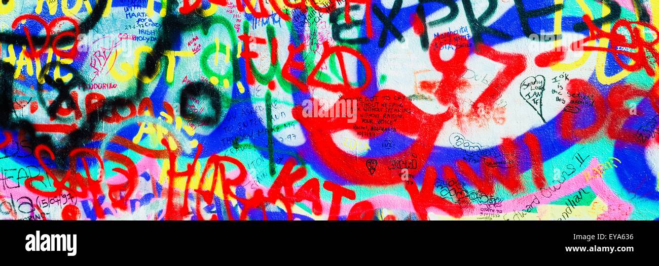Der U2-Wand, Windmill Lane, Dublin, Irland; Überdachte Graffitiwand Stockfoto