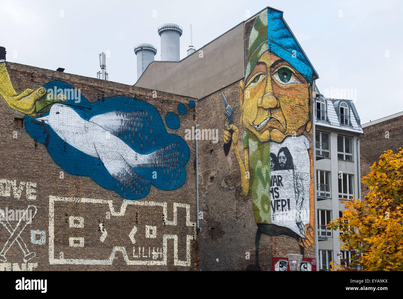 Berlin, Deutschland, Firewalls mit Graffiti in der Köpenicker Str. In Berlin-Mitte Stockfoto