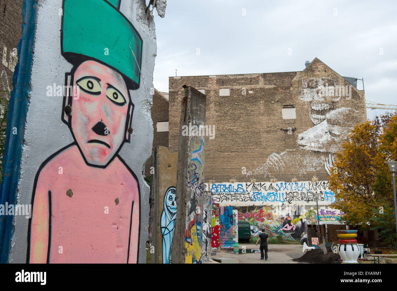 Berlin, Deutschland, Wandsegmente mit Graffiti in der Köpenicker Str. In Berlin-Mitte Stockfoto