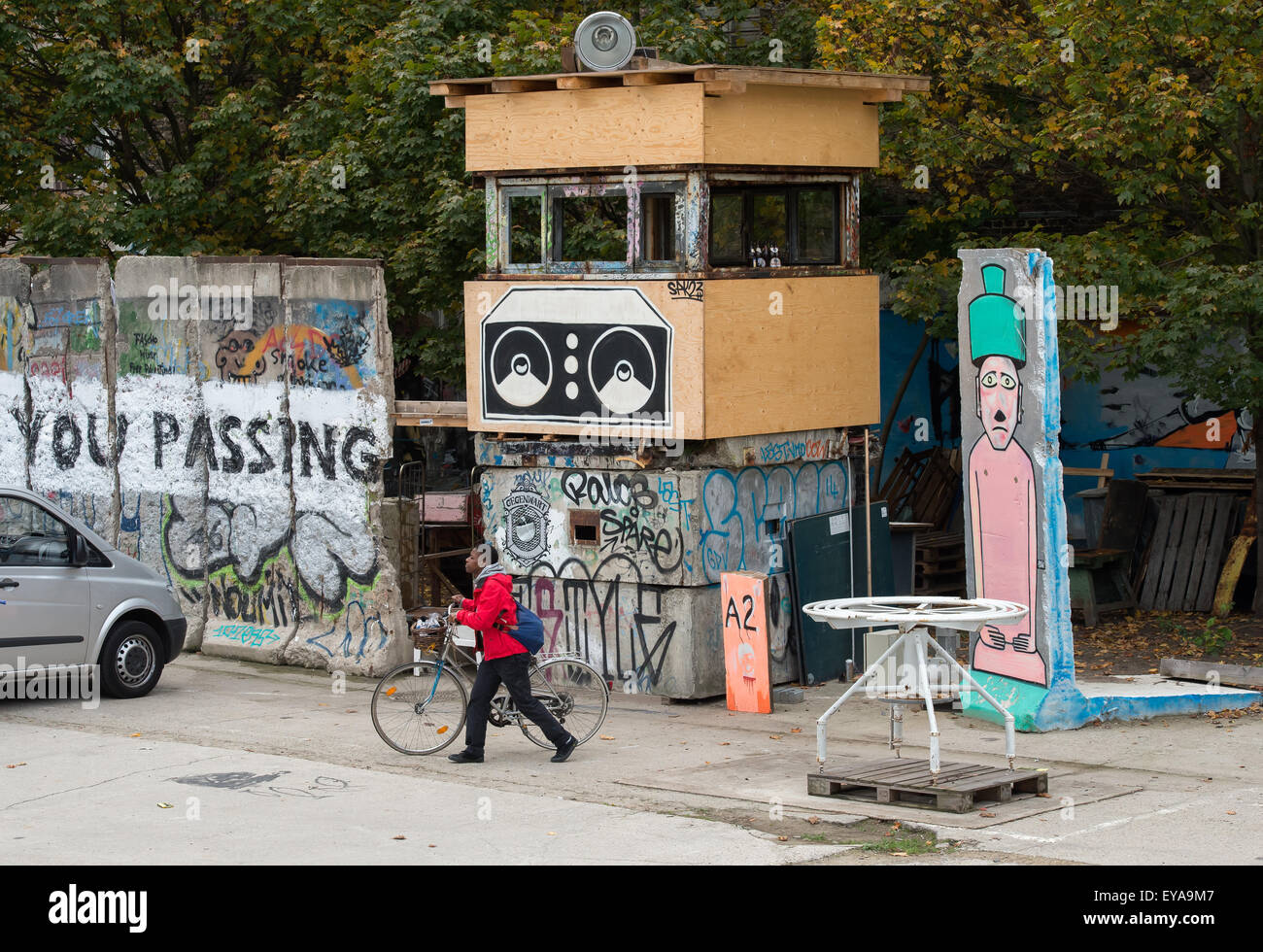 Berlin, Deutschland, Wandsegmente mit Graffiti in der Köpenicker Str. In Berlin-Mitte Stockfoto